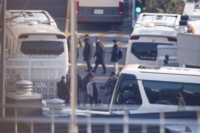 尹측, 도피 의혹에 “어제 저녁 관저서 대통령 뵙고 나왔다”