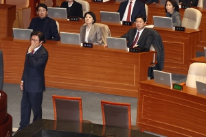 권성동 “당론 함께하기 어려우면 탈당”…김상욱 “탈당할 생각 없다”