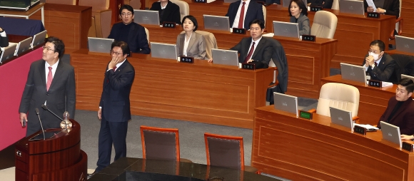 권성동 “당론 함께하기 어려우면 탈당”…김상욱 “탈당할 생각 없다”