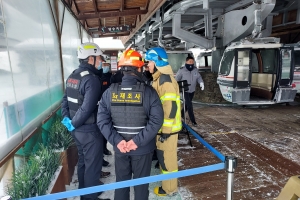 무주 덕유산 리조트 곤돌라 멈춰…40여분 만에 승객 구조