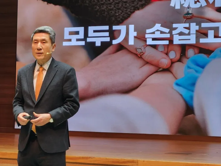 신년 기자회견 중인 이강덕 포항시장. 김형엽 기자