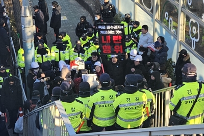 與 김민전 주선 ‘尹 관저 사수 백골단’ 국회 기자회견…野 강력 비판