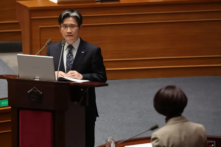 오동운 고위공직자범죄수사처장이 9일 오후 국회 본회의에서 ‘윤석열 대통령 위헌적 비상계엄 선포 내란혐의’ 관련 긴급현안질문에 답하고 있다. 2025.1.9 연합뉴스