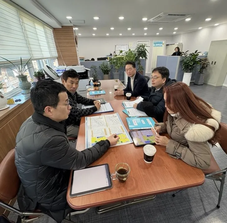 ‘미아3 재정비촉진지구’ 추진방안에 대해 논의중인 김태수 위원장