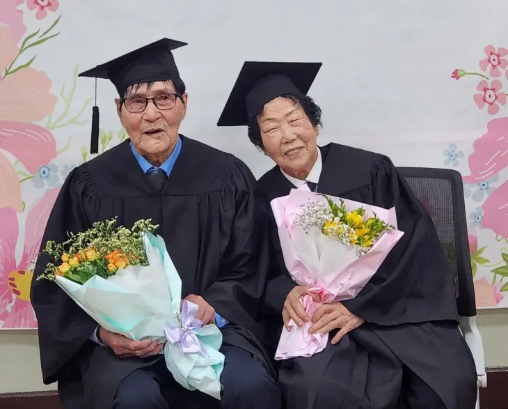 중학교 졸업한 송삼수·박정애 부부