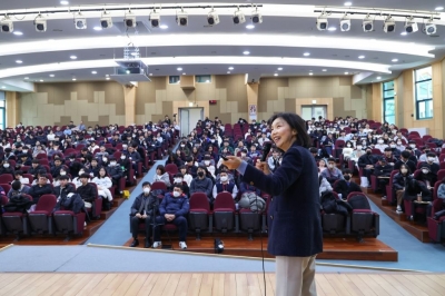 최호정 서울시의회 의장, 신규 공무원 330명과 소통 시간 가져