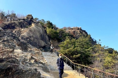 “안전하게 등산하세요”…서대문구, 안산 봉수대 등산로 정비