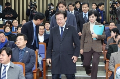 이른 아침부터 긴급 의총, 분주했던 野… “이제 민생·경제 집중”