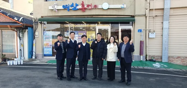 광주본부세관 직원들이 K-Food 수출업체를 방문해 관세 지원을 약속했다.  (광주본부세관  제공)