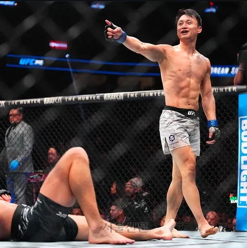 데이나 화이트 UFC 회장이 각별히 아끼는 그는 지난해 나선 두 번의 경기를 모두 TKO로 끝내며 완벽한 부활을 알렸다.  홍윤기 기자