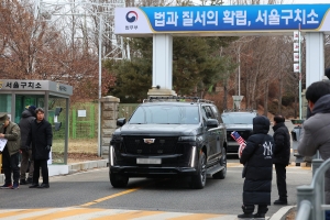 尹, 독방서 사복 입고 생활… 시리얼·짜장 등 식사 3분의1은 남겨