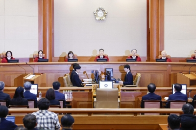 “반국가적 활동이 무엇인가” 헌재 질문에 답변 미룬 尹변호인단