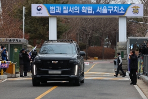 尹경호, 구치소 담장까지 허용… 일부 경호관만 내부에서 대기