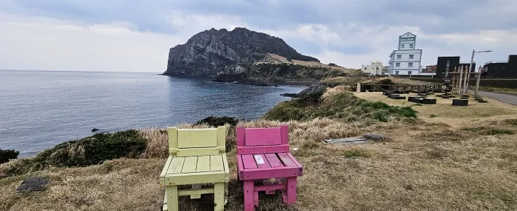 헤일리 카페 인근에서 바라본 성산일출봉. 제주 강동삼 기자