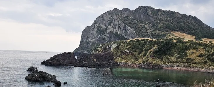 성산일출봉 동쪽 우뭇개해안쪽 바다. 제주 강동삼 기자