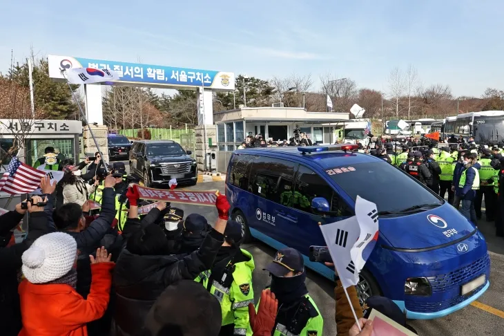 영장실질심사 향하는 윤석열 대통령 탑승 차량 행렬