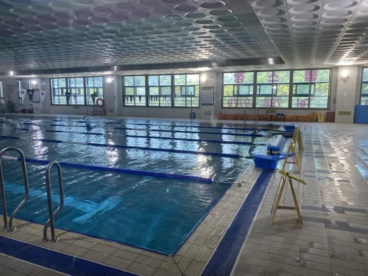 서울 용산구가 올해 새롭게 운영을 시작하는 이태원초등학교 수영장. 용산구 제공