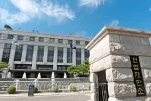 회사 채용 때 나이 많다고 불이익 주면 처벌…헌재 “합헌”