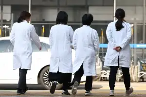 의사 부족한데 병상·장비만 넘쳐…OECD가 드러낸 민낯