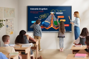 ‘이제 칠판도 AI 시대’ 삼성전자, 영국서 ‘전자 칠판’ 신제품 공개