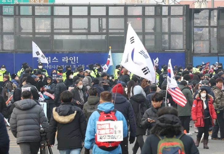 헌재 앞 폴리스라인