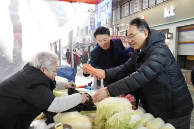 전통시장 찾은 박상돈 천안시장 “활성화 약속”