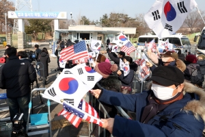 윤상현 “곧 훈방” 말하더니… ‘법원 월담’ 22명 중 21명 석방 논란