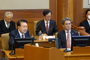 尹측 “의원 아닌 요원 빼내라고 했다”