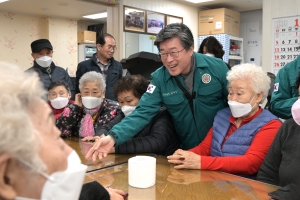 ‘어르신 살기 좋은 도시 중구’…한파 쉼터 점검 나선 김길성 구청장