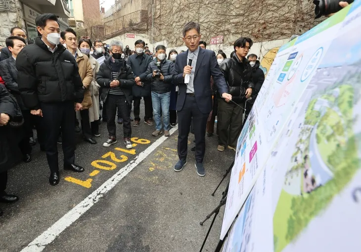 오세훈 서울시장, 미아3동 규제철폐 수혜 대상지 현장 방문