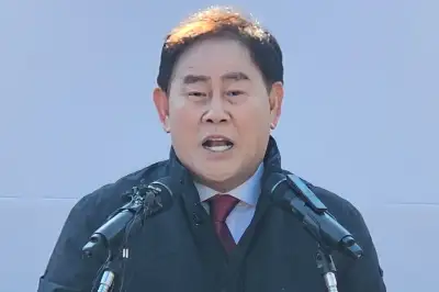 ‘빚내서 집 사라’ 최경환…“10년 전 내 말 듣고 집 산 사람들 고맙다고 인사”