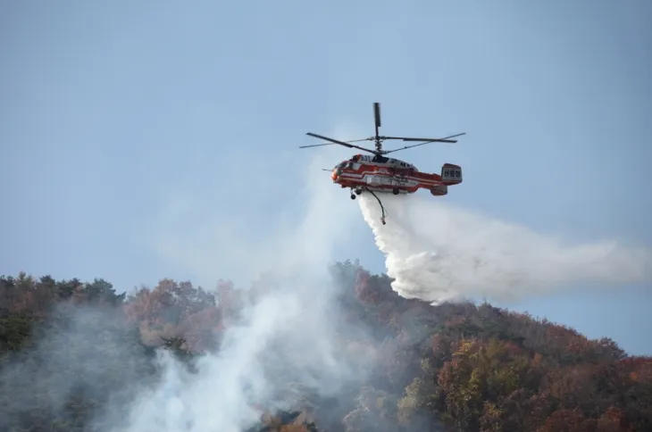 국내 산불 진화 주력 헬기인 러시아산 카모프(KA-32)가 부품 공급 중단으로 29대 중 8대가 운항 중단됐다. 서울신문 DB