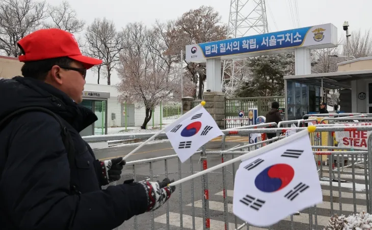 서울구치소 앞 윤 대통령 지지자