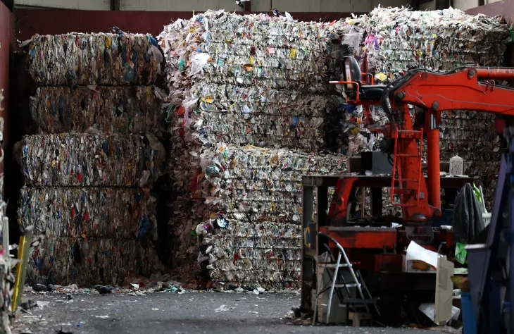 설 연휴 산더미처럼 쌓인 쓰레기