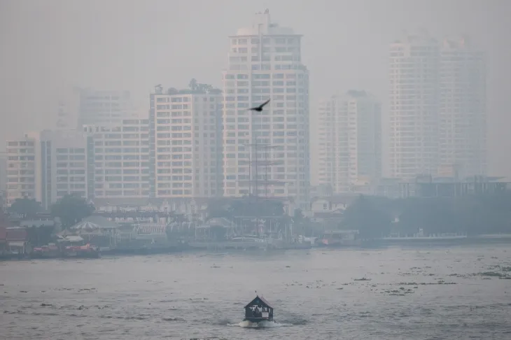 태국 방콕의 대기 오염 속 짜오프라야강 전경. 2025.2.3 로이터 연합뉴스