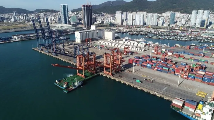 부산항 북항 2단계 재개발 사업 대상지인 자성대 부두. 부산항만공사 제공