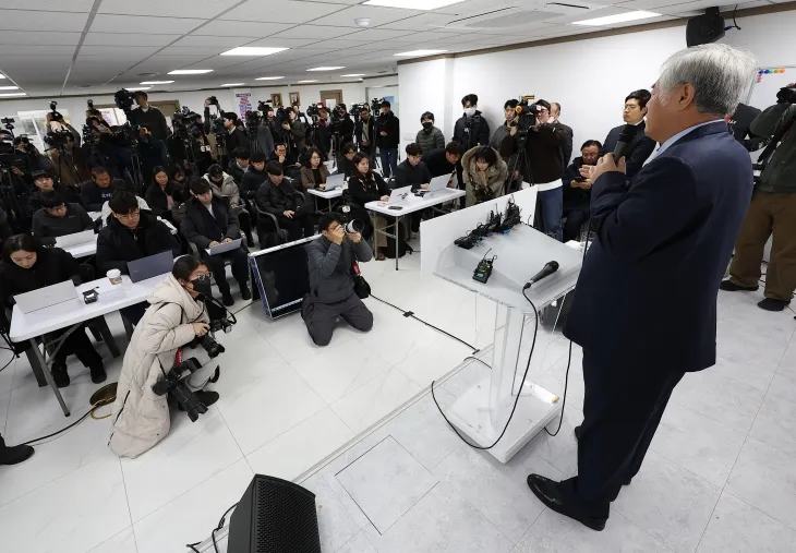 전광훈 사랑제일교회 목사가 5일 오전 서울 영등포구 자유통일당 중앙당사에서 서부지법 난동 사태 관련 기자회견을 열고 있다. 2025.2.5 연합뉴스