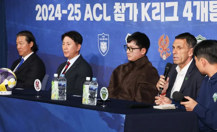 거스 포옛 전북 현대 감독이 5일 서울 종로구 축구회관에서 열린 2025 K리그1 개막 미디어데이에서 시즌 각오를 밝히고 있다. 뉴스1