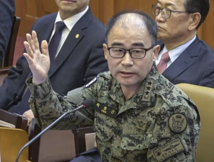 6일 증인으로 출석한 곽종근 전 육군 특수전사령관이 답변하고 있다. 곽 전 사령관은 “윤 대통령의 ‘인원을 끌어내라’는 지시는 ‘국회의원’을 의미한 것”이라고 재확인했다. 헌법재판소 제공