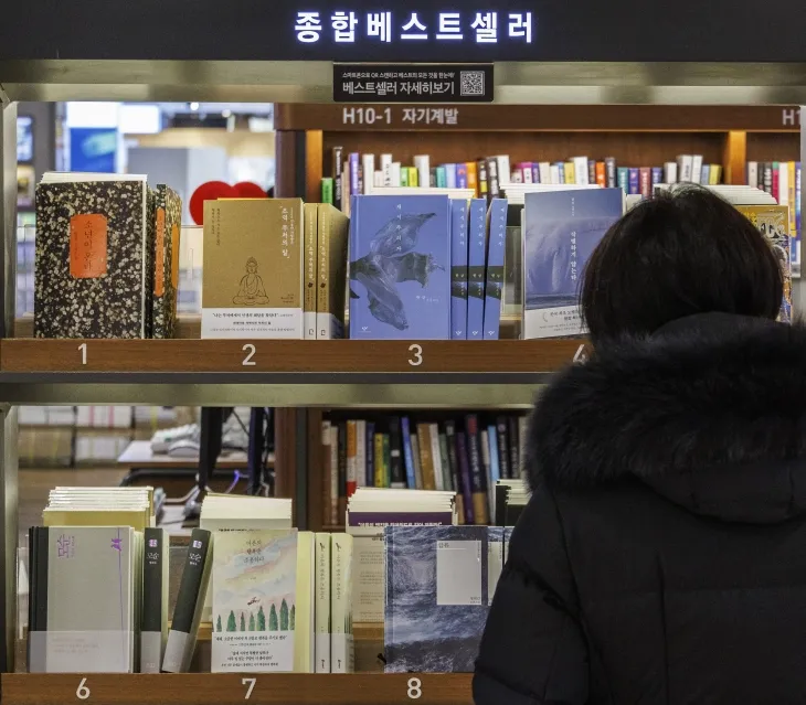 아이돌 장원영이 언급한 ‘초역 부처의 말’ 돌풍, 교보문고 베스트셀러 2위