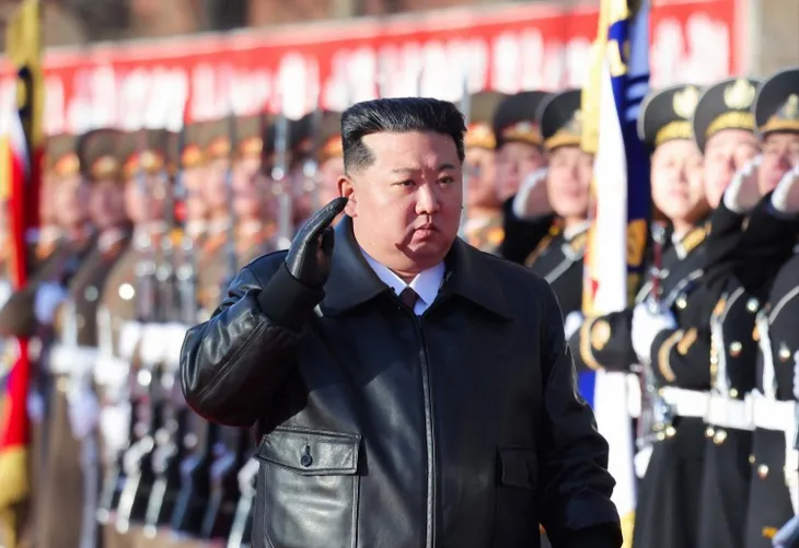 북한 김정은, 건군절 맞아 국방성 축하 방문