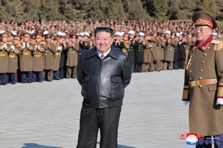 북한 김정은, 건군절 맞아 국방성 축하 방문