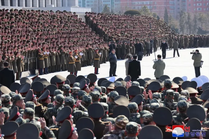 북한 김정은, 건군절 맞아 국방성 축하 방문