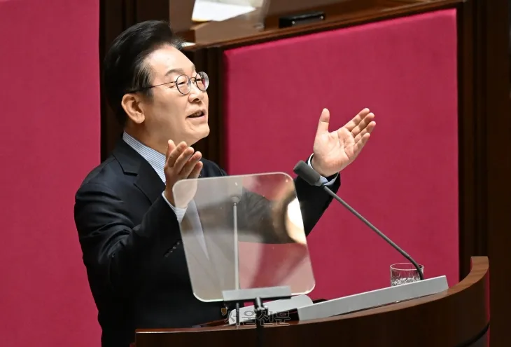 이재명 더불어민주당 대표가 10일 국회 본회의에서 ‘회복과 성장, 다시 대한민국’이라는 제목의 교섭단체 대표연설을 하고 있다. ﻿  홍윤기 기자