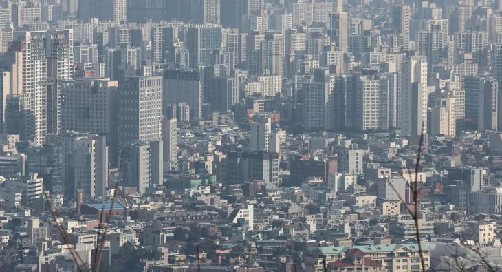 서울 남산에서 바라본 시내 아파트 단지와 빌라 모습. 2025.2.2 연합뉴스