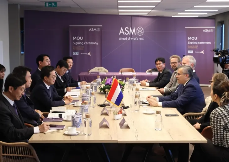 2024년 11월 31일 네덜란드 알메르 ASM본사에서 진행된 경기도- ASM 간 반도체 상생협력 MOU 체결식(경기도 제공)