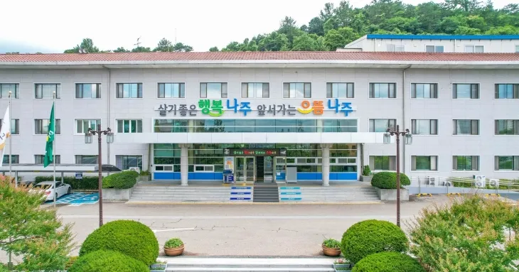 나주시가 3월부터 어린이와 청소년의 관내 버스 요금을 100원으로 낮추는 ‘행복나주 청소년 100원 버스’를 운행한다.