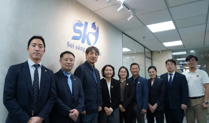 잭석대가 베트남 호찌민 KY EDUCATION유학원과 업무협약을 체결 후 기념 촬영을 하고 있다. 백석대 제공