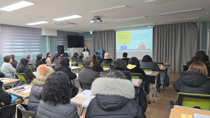 서울 중구가 명예사회복지공무원을 대상으로 진행한 사업설명회 모습. 중구 제공