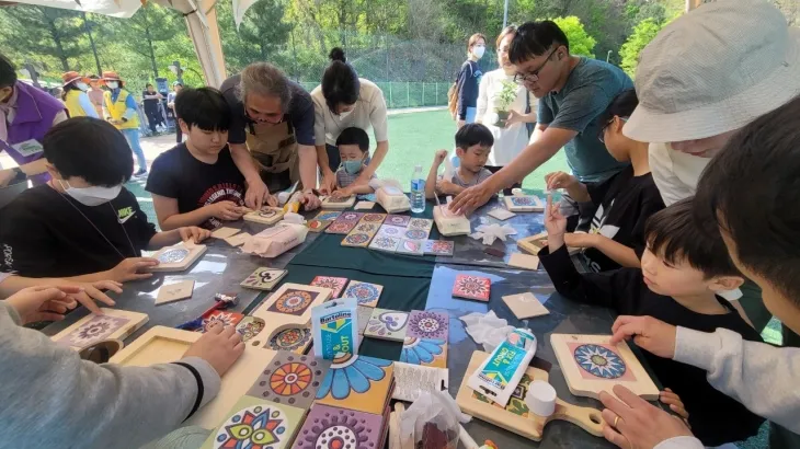 서울 은평구가 진행하는 목공 체험 프로그램 관련 사진. 은평구 제공